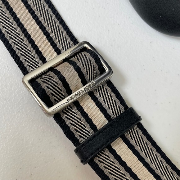 Michael Kors Eden Black Leather Bucket Bag Crossbody Adjustable Strap MK Charm - Picture 4 of 12